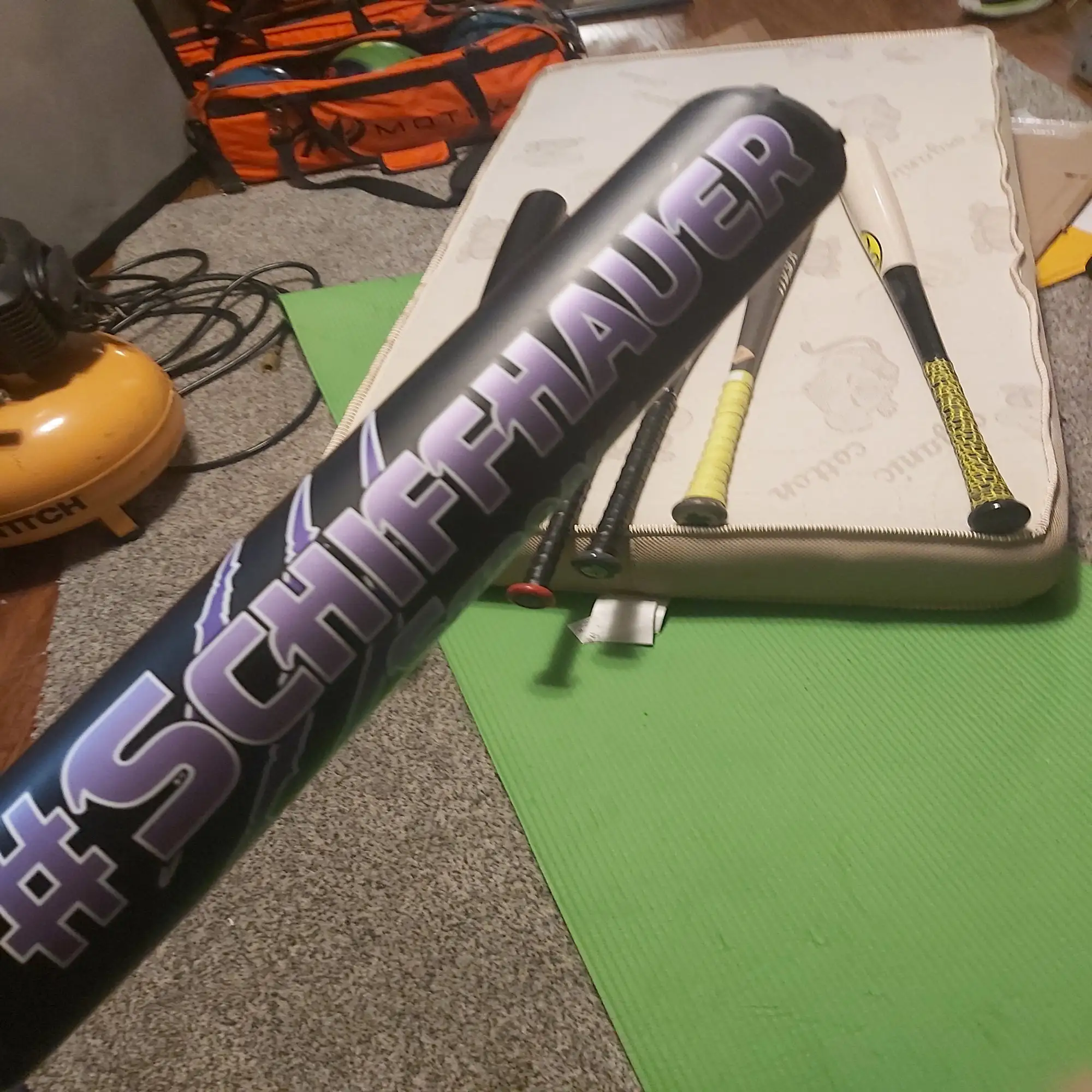 Used Easton Composite Bat (-7) 27 Oz 34" 3 Used Easton Composite Bat (-7) 27 Oz 34"