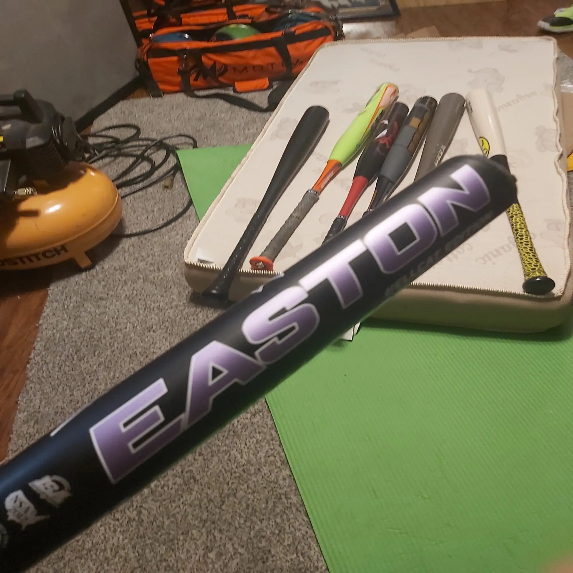 Used Easton Composite Bat (-7) 27 Oz 34" 4 Used Easton Composite Bat (-7) 27 Oz 34" - Image 2
