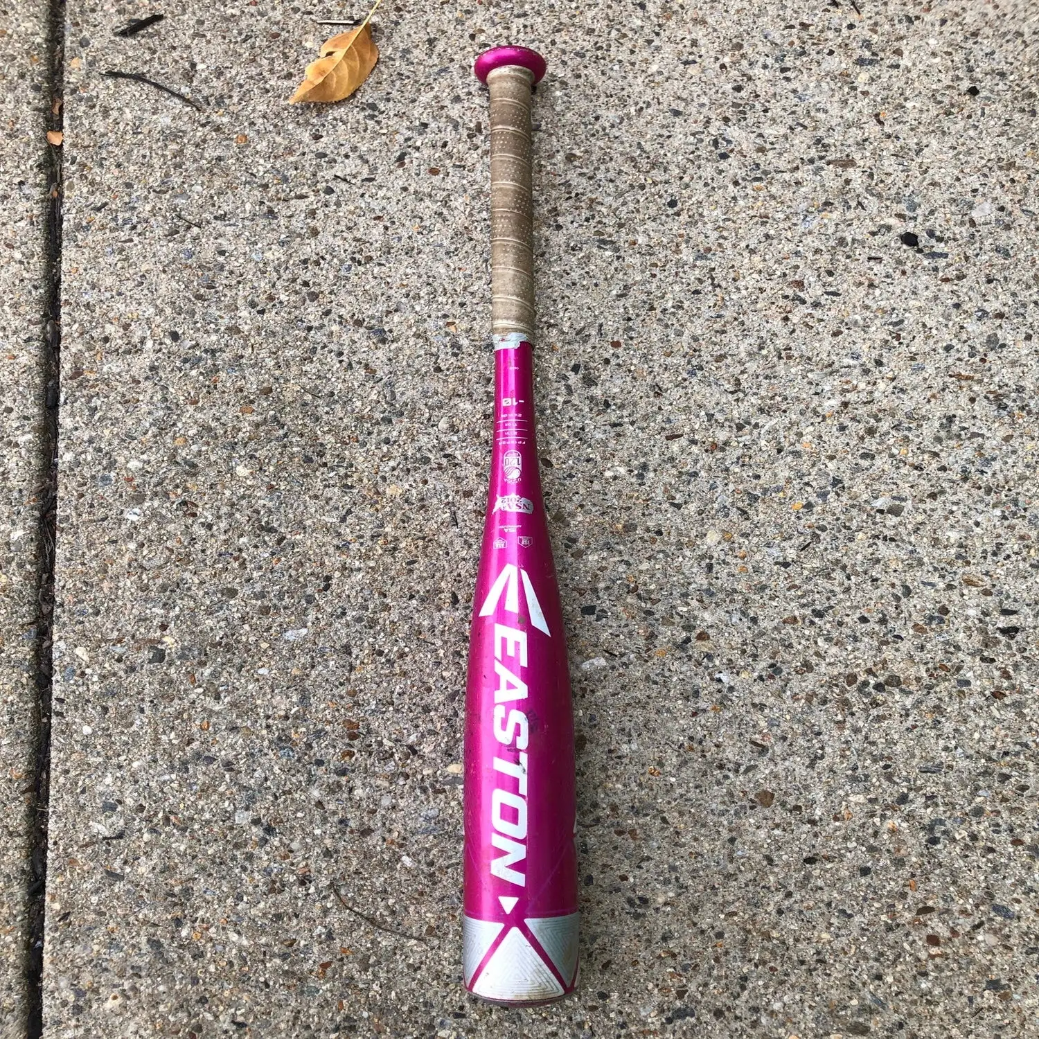 Used Easton Pink Sapphire (27") Alloy Softball Bat - 17OZ (-10) 3 Used Easton Pink Sapphire (27") Alloy Softball Bat - 17OZ (-10)