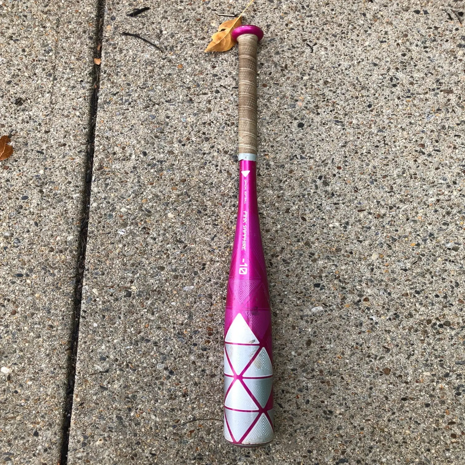 Used Easton Pink Sapphire (27") Alloy Softball Bat - 17OZ (-10) 4 Used Easton Pink Sapphire (27") Alloy Softball Bat - 17OZ (-10) - Image 2